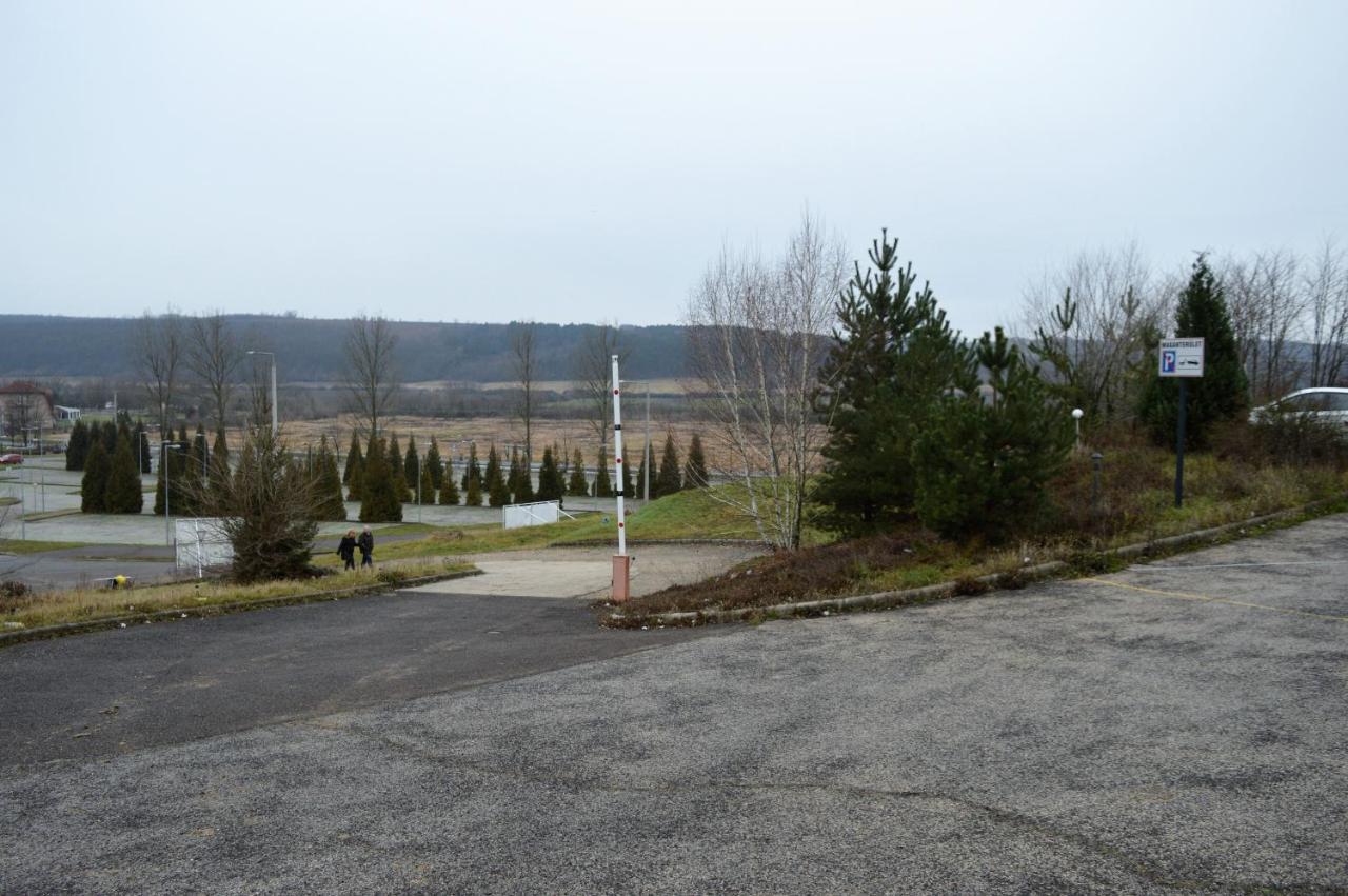 Chill Hill Apartment Egerszalók Екстериор снимка